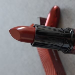 MAC Holiday Amplified Crème Lipstick in 108 Dubonnet